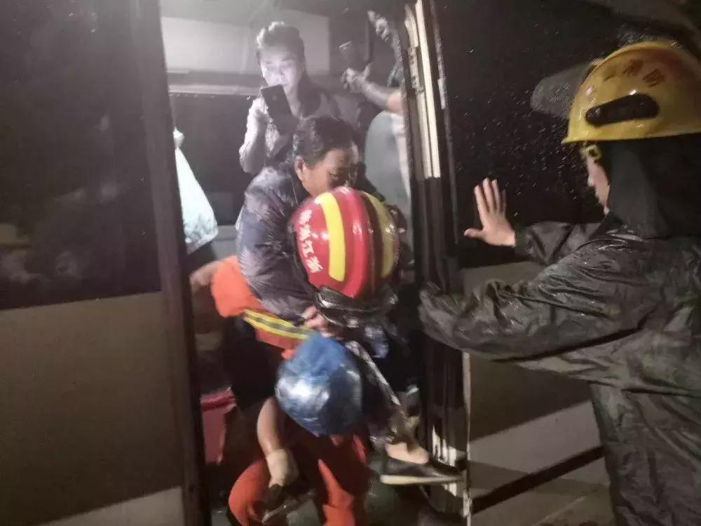 舟山台风最新动态，探索自然美景之旅与内心平静的追寻