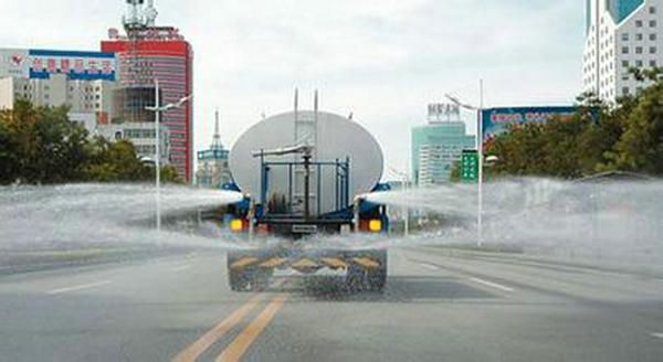 最新洒水车，时代需求与进步的象征