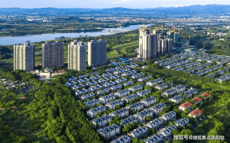 宜宾华侨城最新动态，城市变迁与成长同步