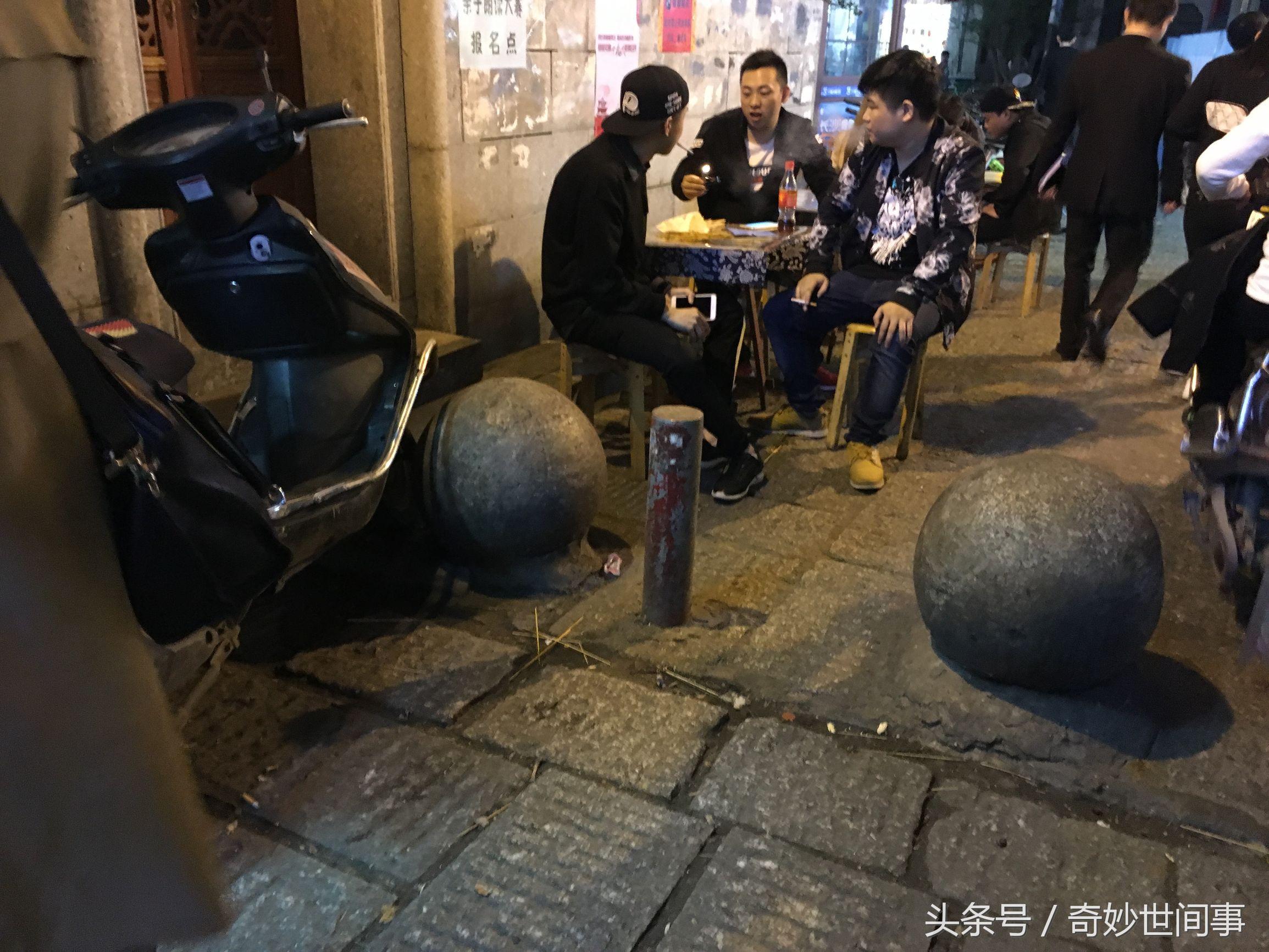 海外疫情最新数据与独特小巷奇遇，疫情下的海外见闻与特色小店魅力