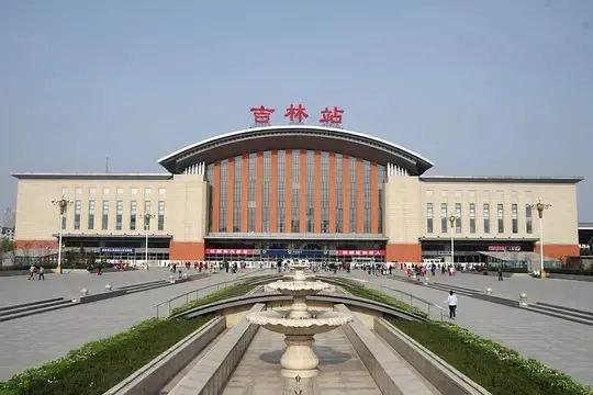 哈尔滨火车站最新动态，多维度的分析与影响探讨
