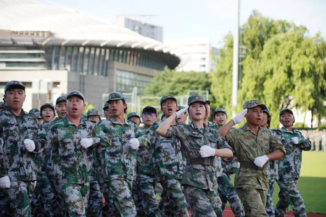 迈向自信与成就的步伐，最新正步解析
