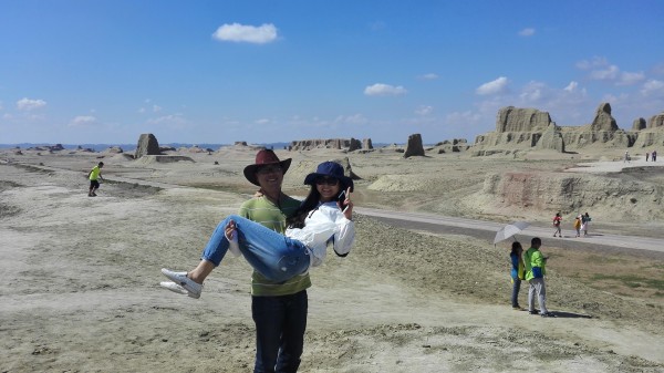 新疆自然美景之旅，远离车祸，探索自然之美