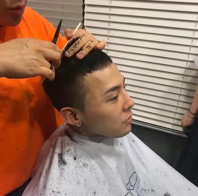男生最新潮流短发造型指南