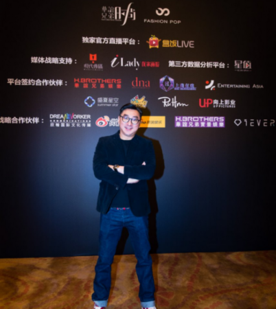 孔刘最新动态，影视、音乐与时尚领域的璀璨新星闪耀全场