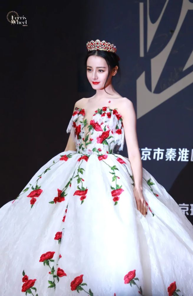 迪丽热巴最新图片，星光璀璨，时代之光之美貌展现